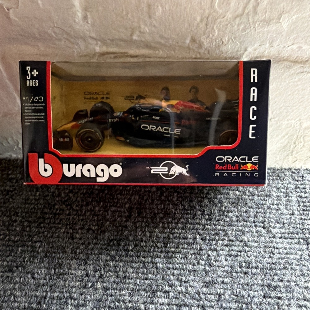 ORACLE Red Bull RACING burago 1:43 DIECAST METAL MV1 Max VERSTAPPEN Sergio Perez